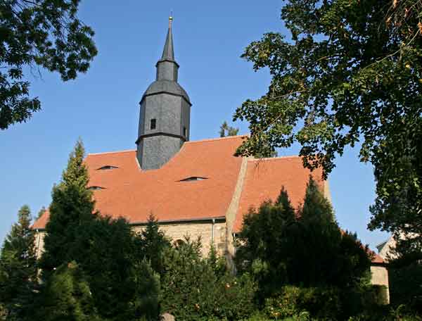 Die Jacobilirche im Sommer