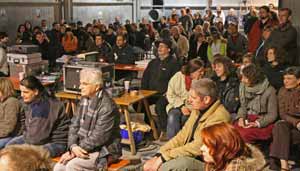 Blick in die Halle mit Publikum