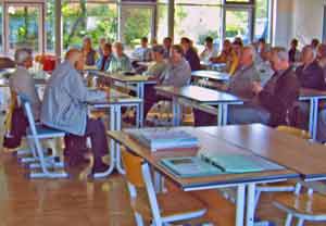 Die Buchvorstellung im Glasanbau der Mittelschule