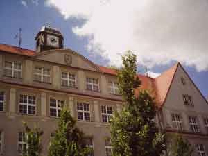 UMTS-Antennen an der Turmuhr der Wilsdruffer Schule